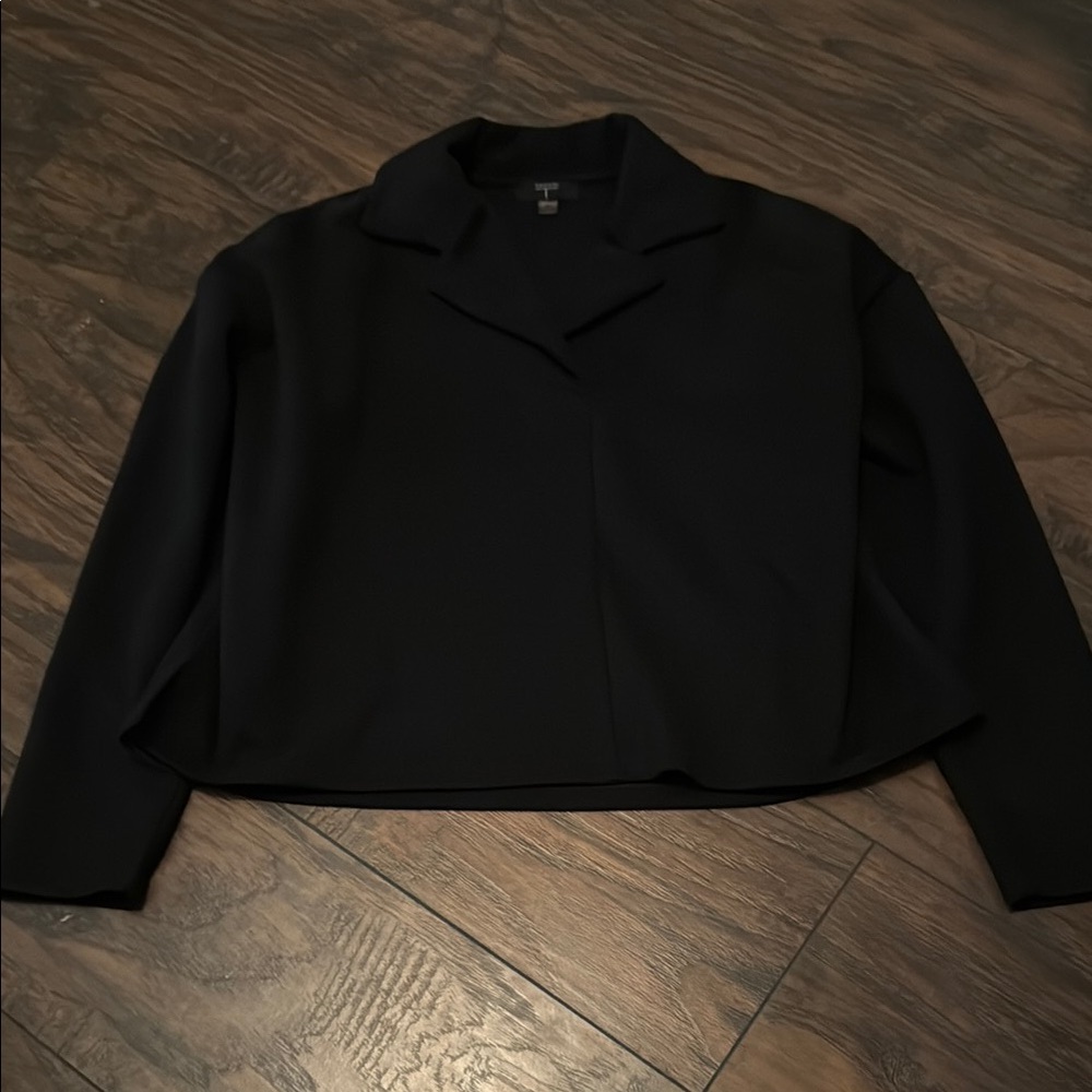 Black Cropped velvet blouse